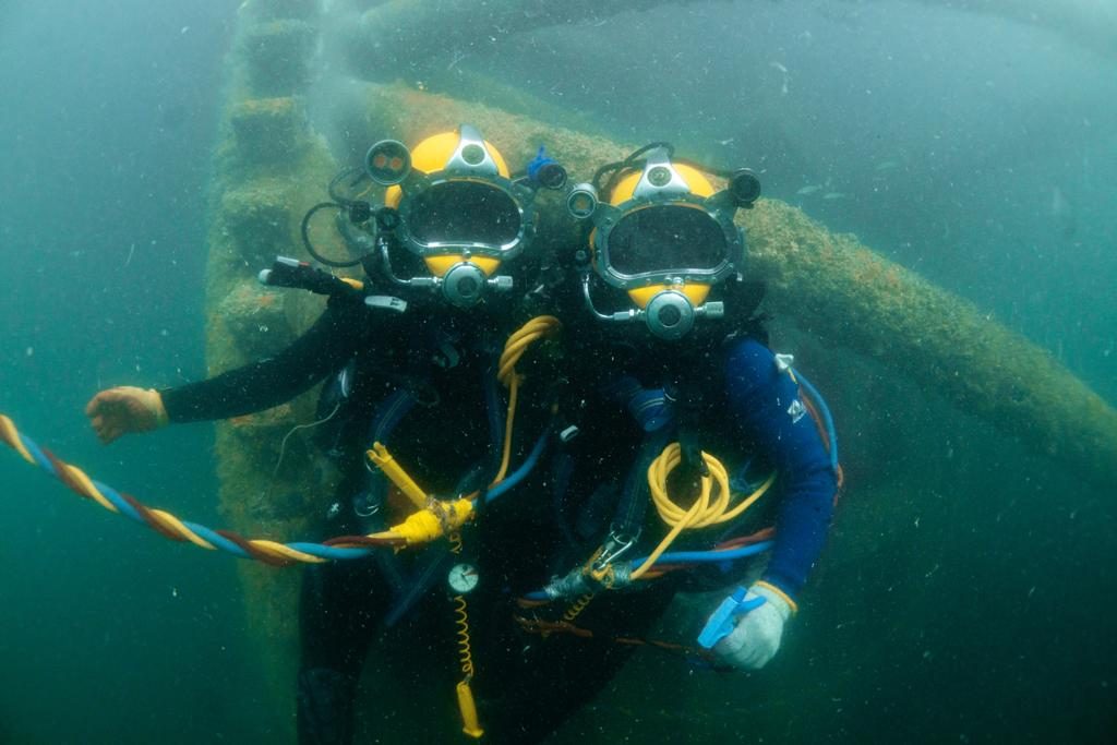 HDS divers working on a marine structure